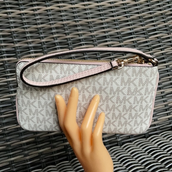 Michael Kors Jet Set Travel Large Top Zip Signature Wristlet Clutch - Picture 6 of 16